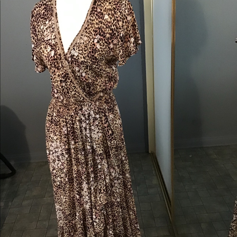 Dress - Picture 2 of 4
